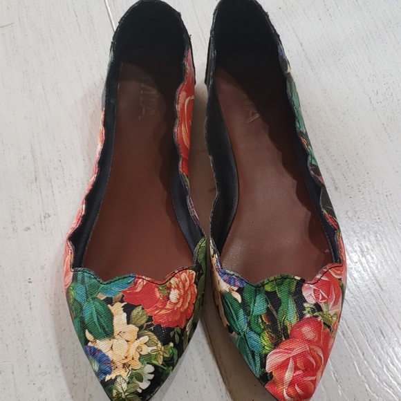 MIA Shoes - Mia floral scalloped flats